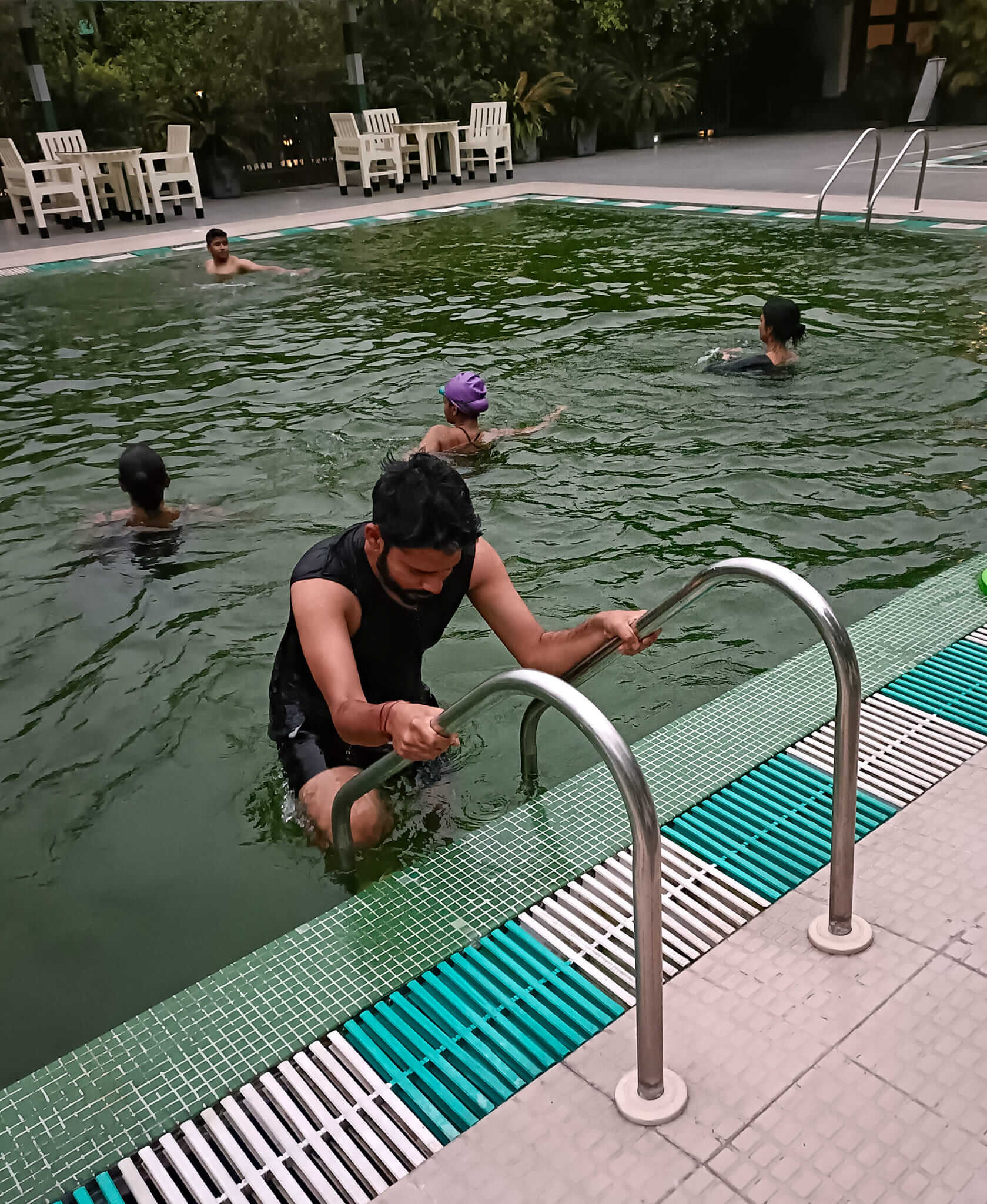 swimming_at_borgos